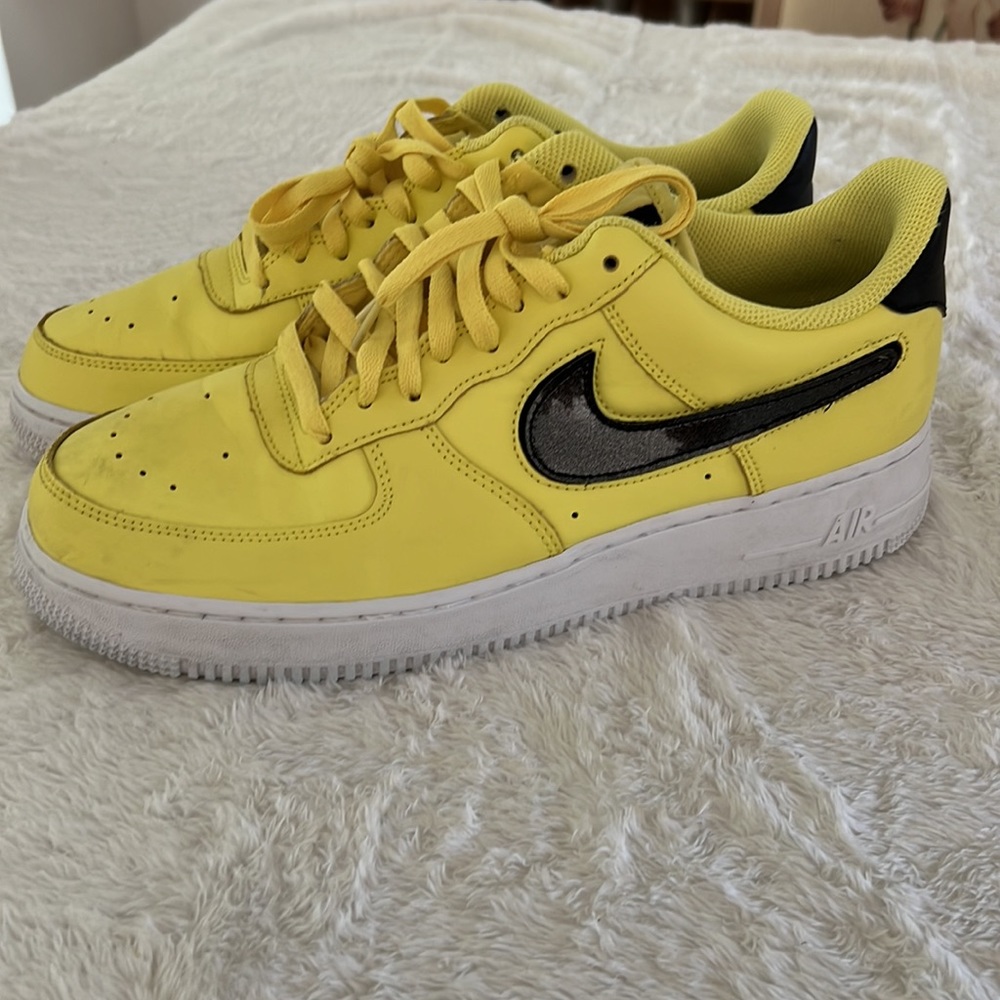 Nike Air Force 1 '07 LV8 3 Yellow Pulse Sneakers
